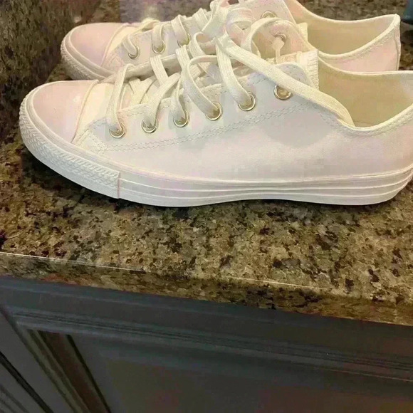 The Converse® Chuck Taylor® All Star® Core Ox Low Top nwot size 9.5 - Picture 7 of 7